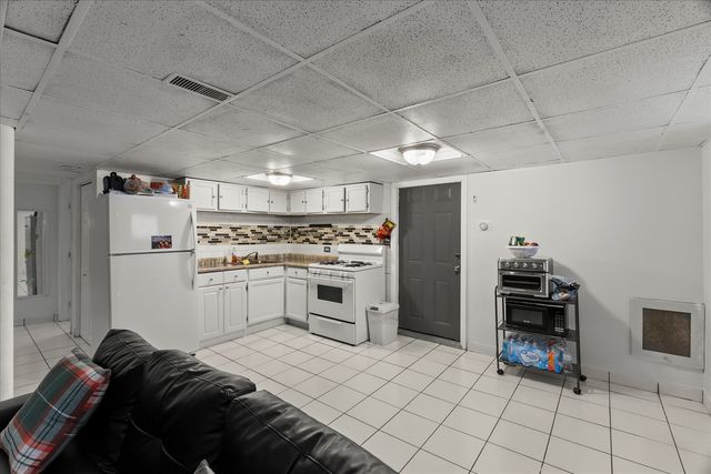 7431 N Hoyne Avenue G, Chicago, IL 60645