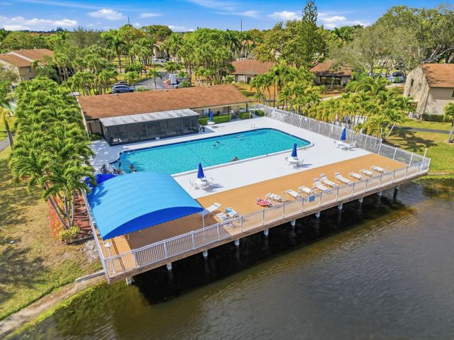 526 Shady Pine Way C1, Greenacres, FL 33415