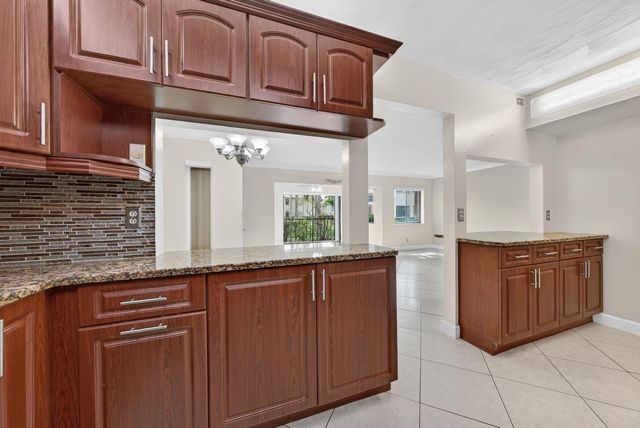 526 Shady Pine Way C1, Greenacres, FL 33415