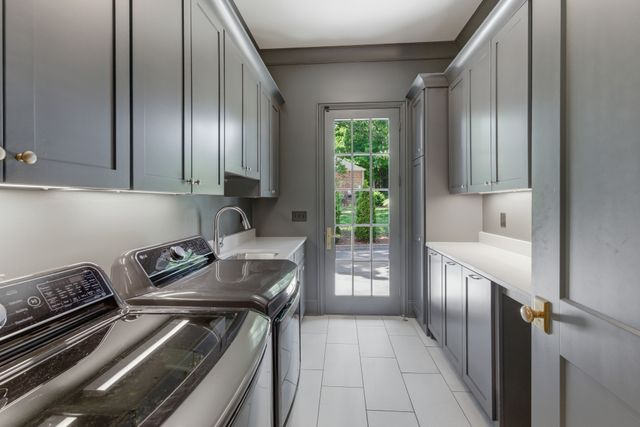 1138 Brookmeade Dr, Nashville, TN 37204