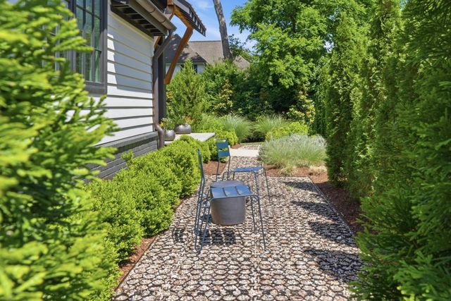 1138 Brookmeade Dr, Nashville, TN 37204