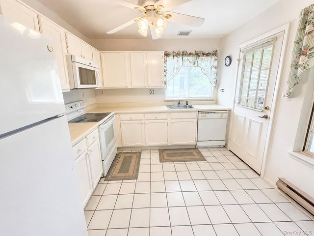 545 Stratford Lane, Ridge, NY 11961
