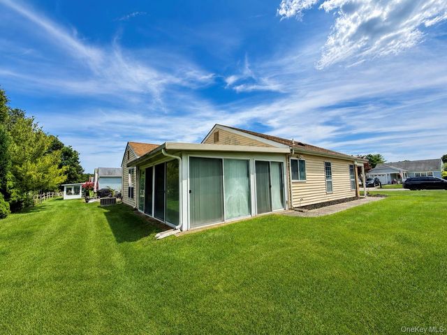 545 Stratford Lane, Ridge, NY 11961