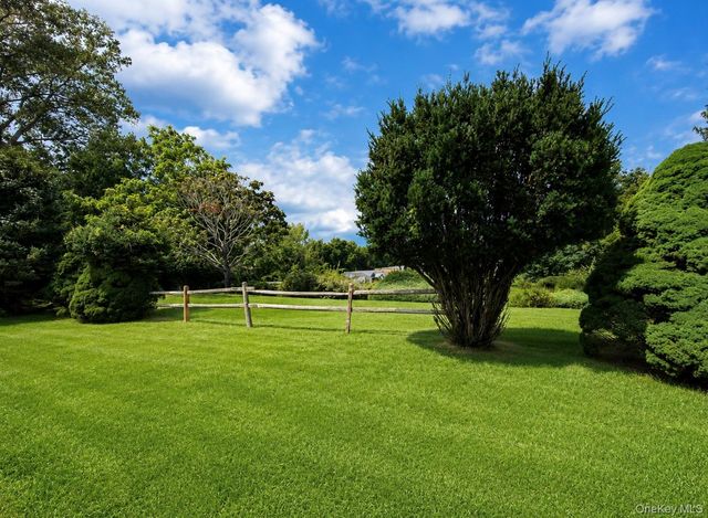 545 Stratford Lane, Ridge, NY 11961