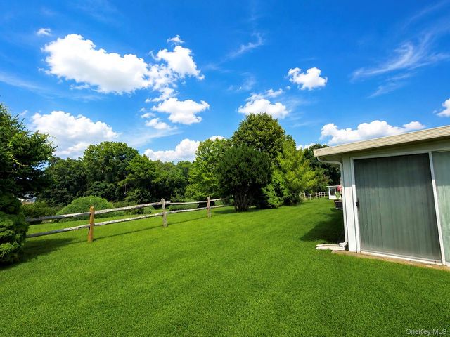 545 Stratford Lane, Ridge, NY 11961