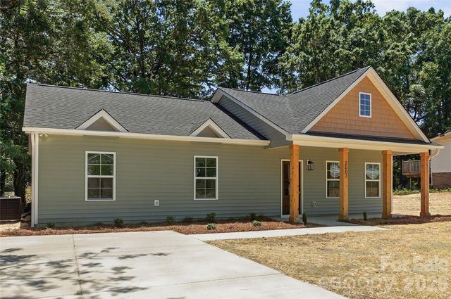 2507 Pacer Lane, Statesville, NC 28677