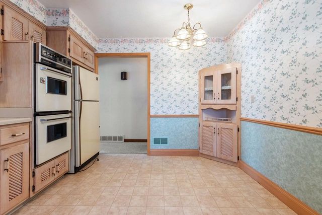 1673 JUNIPER DRIVE, Green Bay, WI 54302