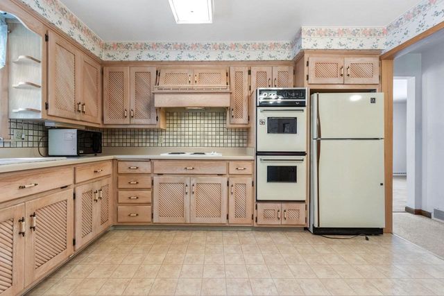 1673 JUNIPER DRIVE, Green Bay, WI 54302