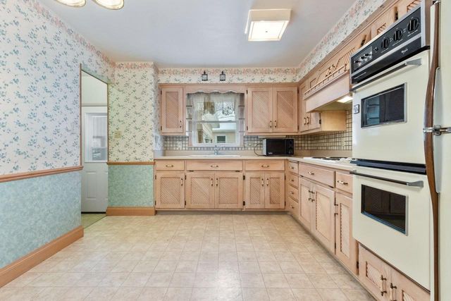 1673 JUNIPER DRIVE, Green Bay, WI 54302