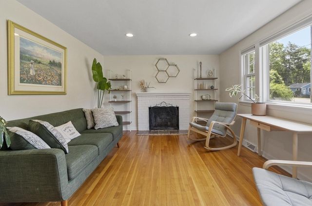 6 Edith Rd, Hudson, MA 01749