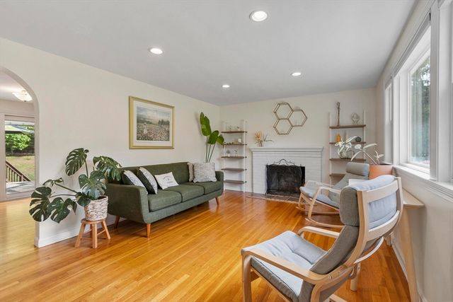 6 Edith Rd, Hudson, MA 01749