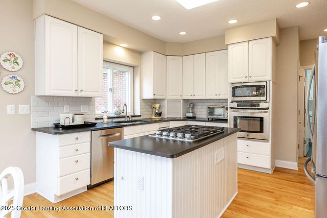 3835 River Cove Drive, Lansing, MI 48917