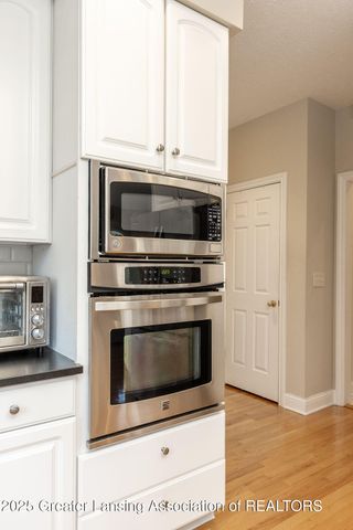 3835 River Cove Drive, Lansing, MI 48917