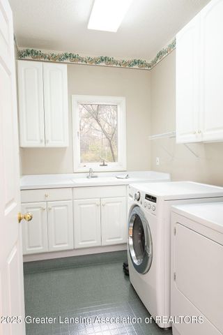 3835 River Cove Drive, Lansing, MI 48917