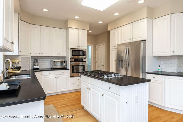 3835 River Cove Drive, Lansing, MI 48917