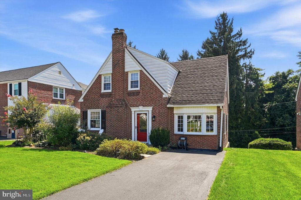 203 WALNUT HILL LN, HAVERTOWN, PA 19083 — exterior