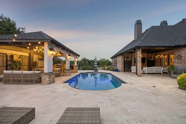 105 Eagles Peak Lane, Double Oak, TX 75077