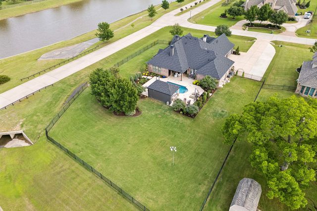 105 Eagles Peak Lane, Double Oak, TX 75077