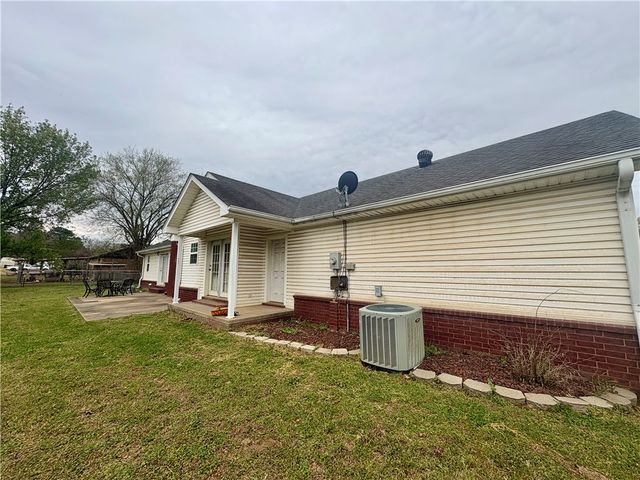 15802 N State Highway 28, Dardanelle, AR 72834