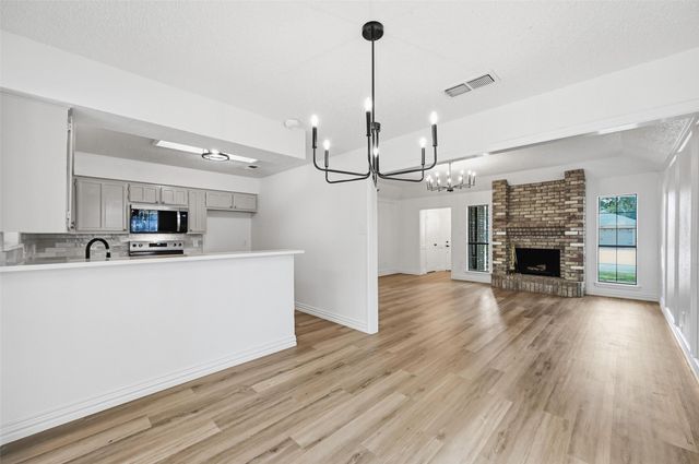 1940 Berrybrook Drive, Fort Worth, TX 76134