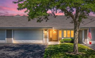 11014 Mequon Square DRIVE, Mequon, WI 53092