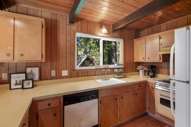 2393 Stephanie Dr, Arnold, CA 95223