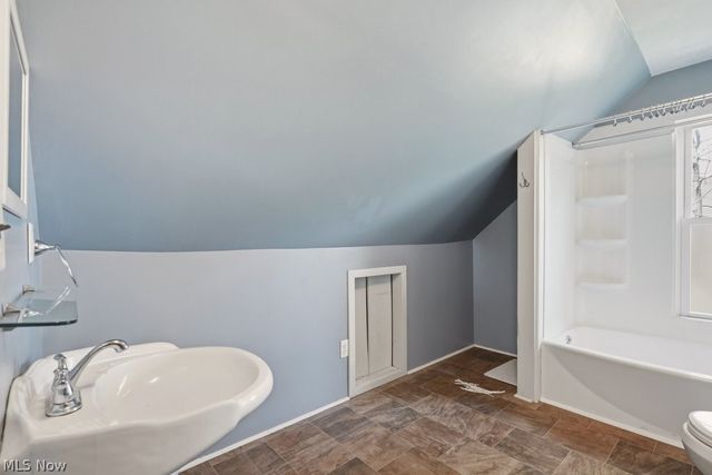 1712 E 300th Street, Wickliffe, OH 44092