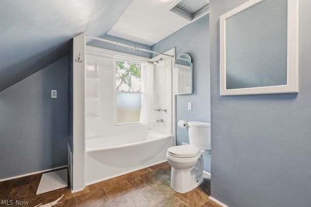 1712 E 300th Street, Wickliffe, OH 44092