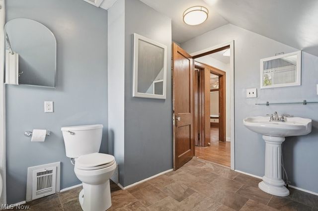 1712 E 300th Street, Wickliffe, OH 44092