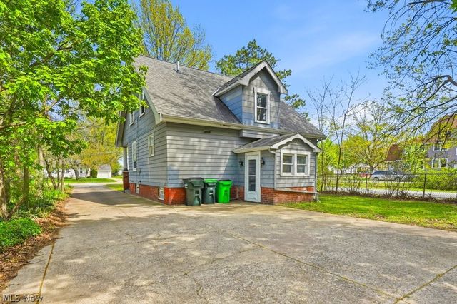 1712 E 300th Street, Wickliffe, OH 44092