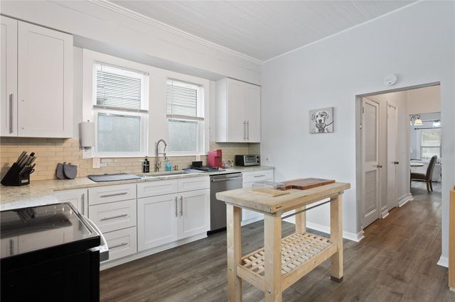 2119 W SPRUCE STREET, Tampa, FL 33607