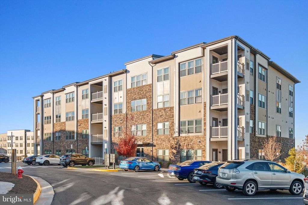 46320 MOUNT MILSTEAD TER #100, Sterling, VA 20164