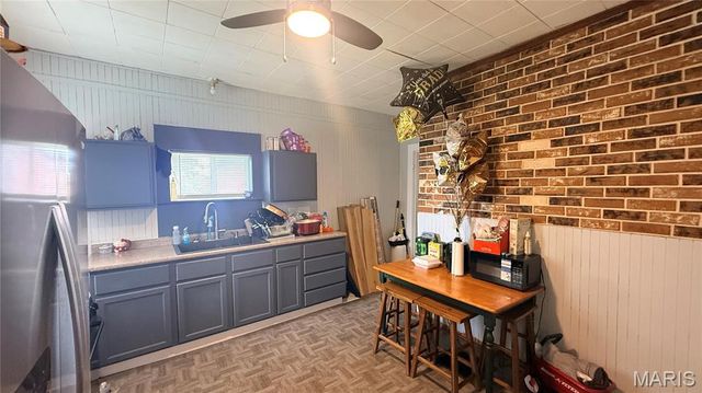 1025 E 7th Street, Alton, IL 62002