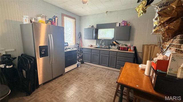 1025 E 7th Street, Alton, IL 62002