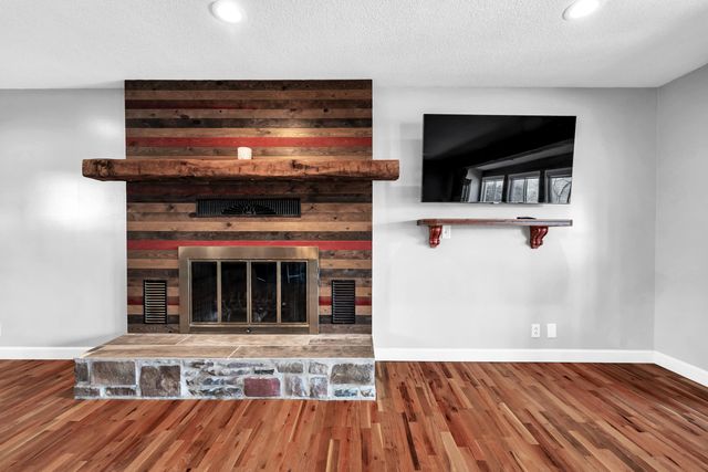 60 Chad Road, Galena, MO 65656