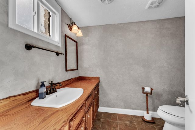 60 Chad Road, Galena, MO 65656