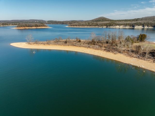 60 Chad Road, Galena, MO 65656