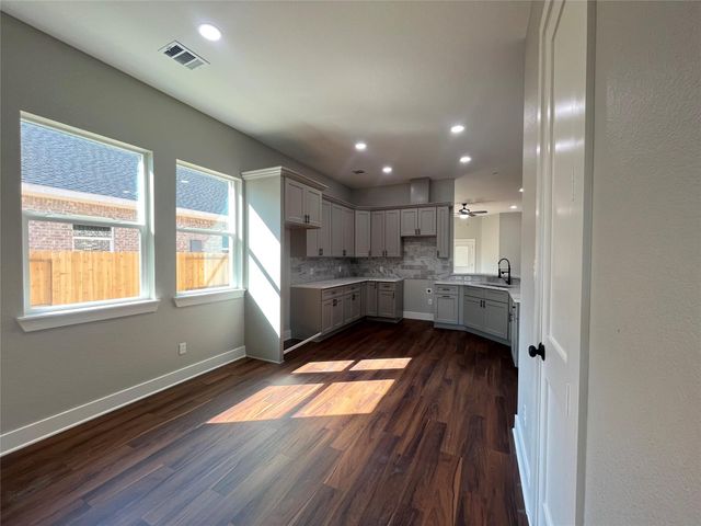 28811 Champion Oaks Dr, Magnolia, TX 77354