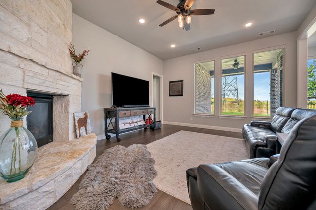 1129 Highpoint Way, Roanoke, TX 76262