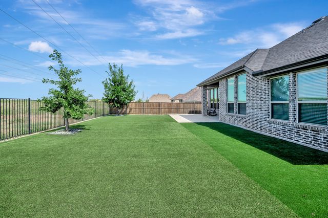 1129 Highpoint Way, Roanoke, TX 76262