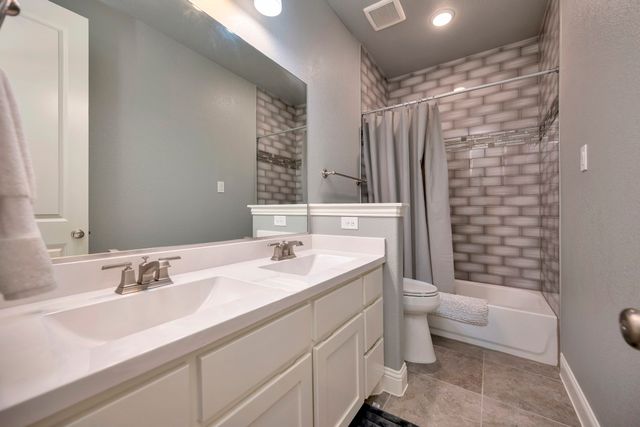 1129 Highpoint Way, Roanoke, TX 76262