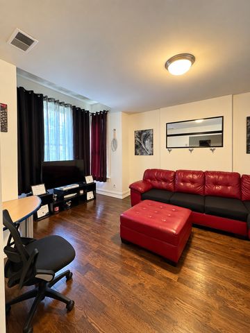 4051 W Monroe Street, Chicago, IL 60624