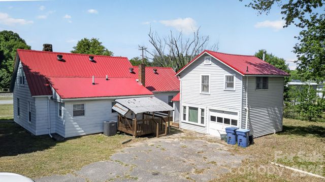 3833 1st Avenue SW, Hickory, NC 28602