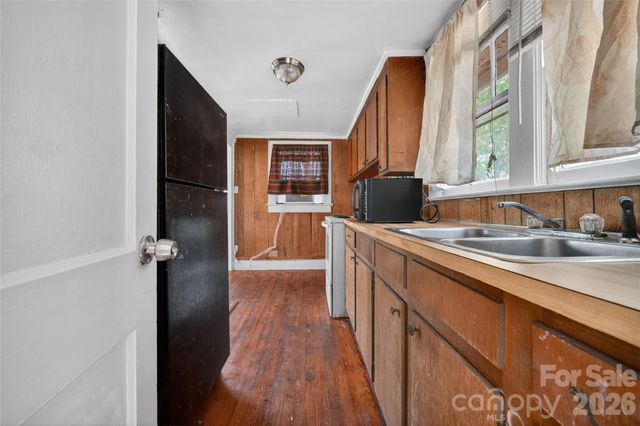 3833 1st Avenue SW, Hickory, NC 28602