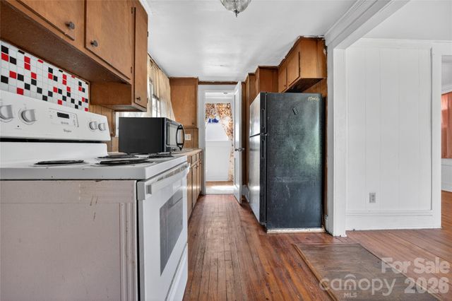 3833 1st Avenue SW, Hickory, NC 28602