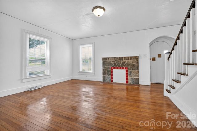 3833 1st Avenue SW, Hickory, NC 28602