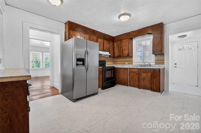 3833 1st Avenue SW, Hickory, NC 28602