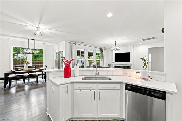859 Royal Oak Lane, Mebane, NC 27302