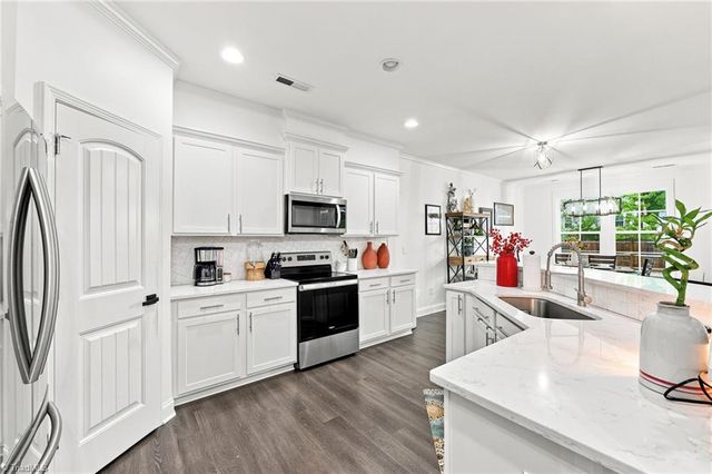 859 Royal Oak Lane, Mebane, NC 27302