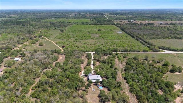 550 League Line RD, Smithville, TX 78957